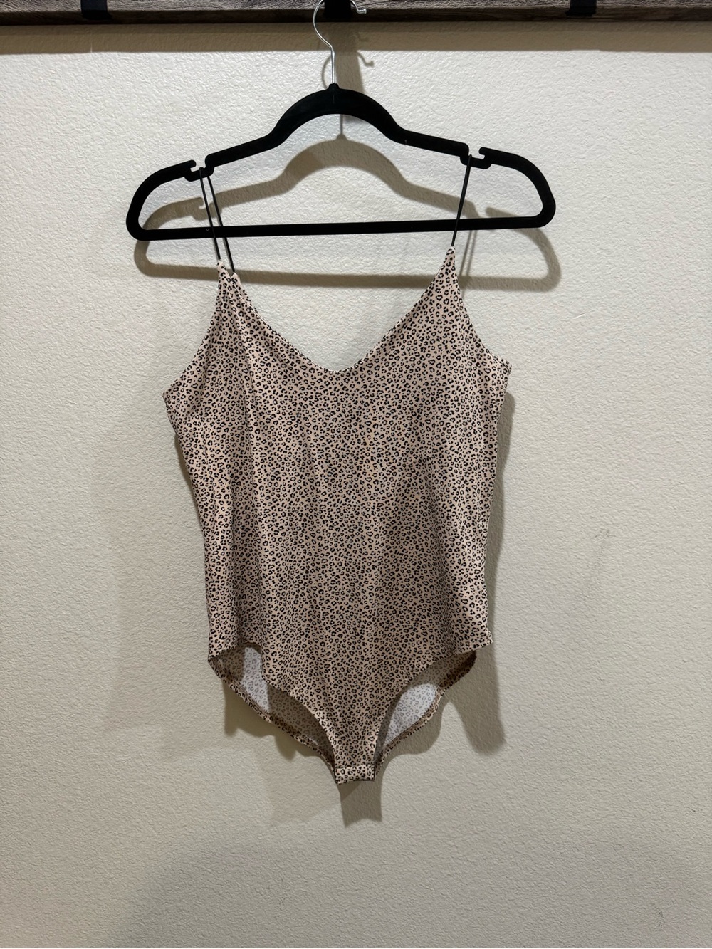 Gaze Leopard V-Neck Bodysuit - Picture 2 of 5
